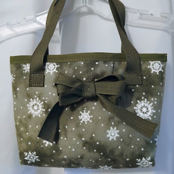 NEW Reusable Fabric Gift Bag Snowflake Christmas flannel with Bow double handle - Picture 1 of 4